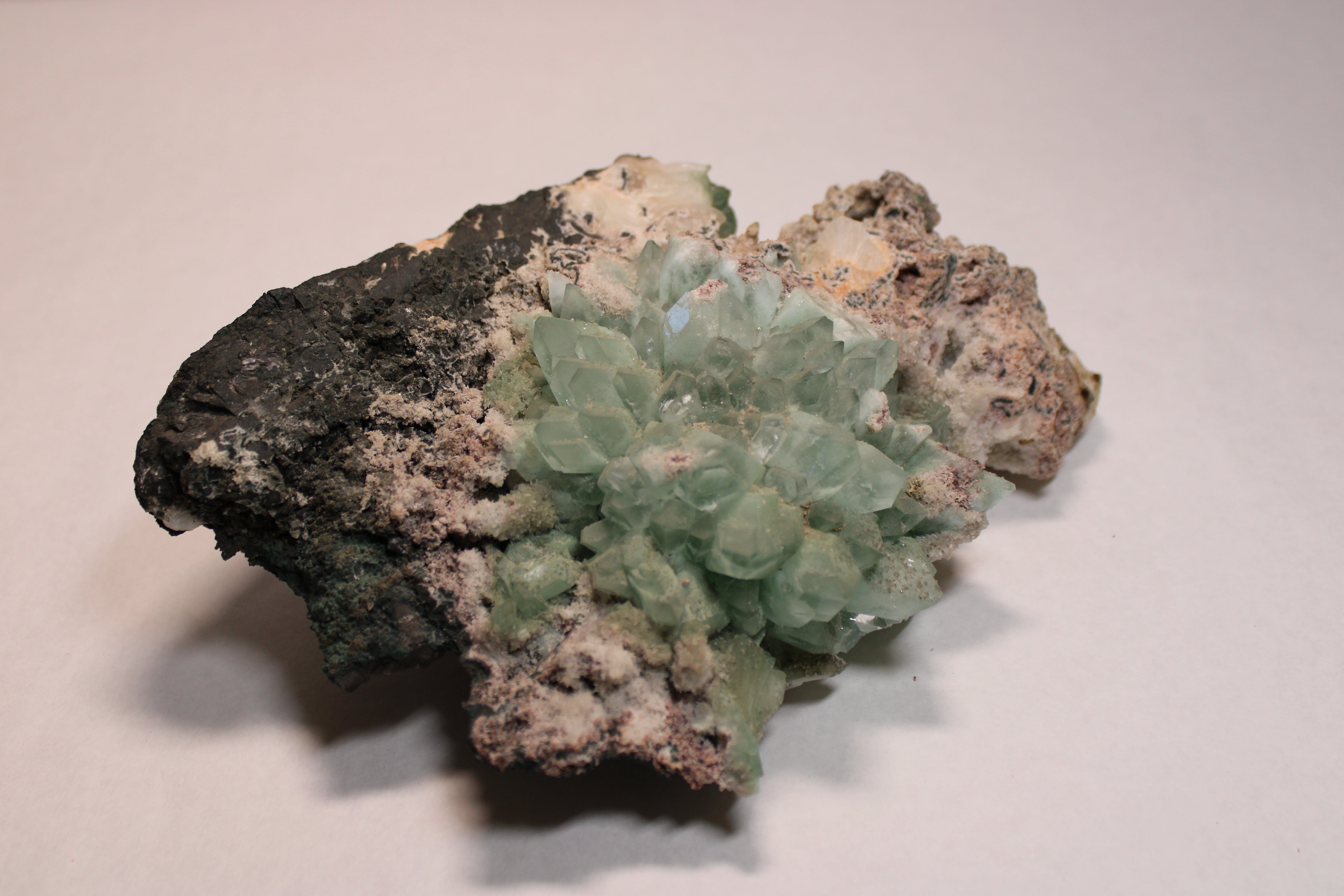 Fleur de fluorite dans sa matrice (Très haute qualité)