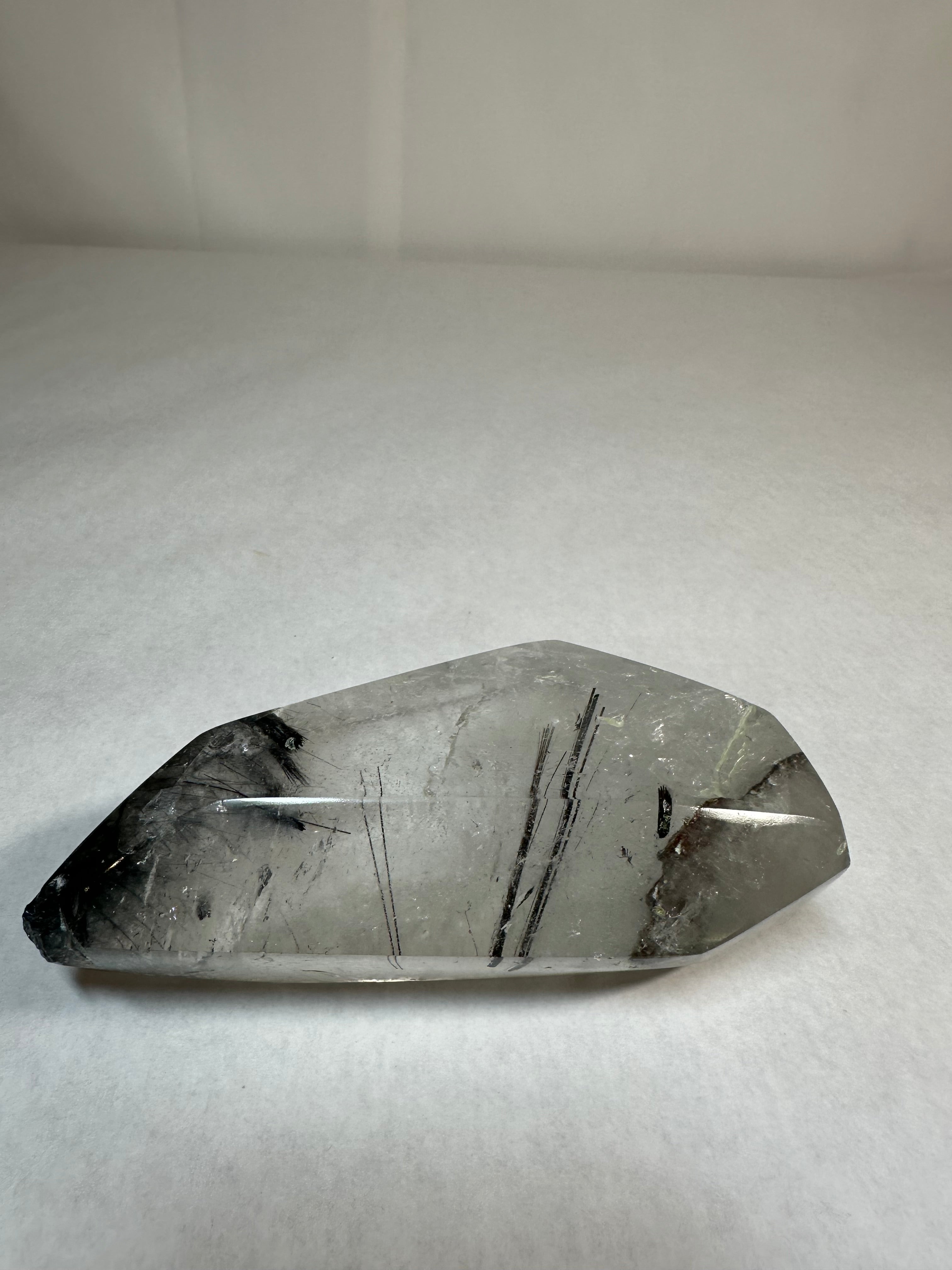 Pointe de cristal avec inclusions