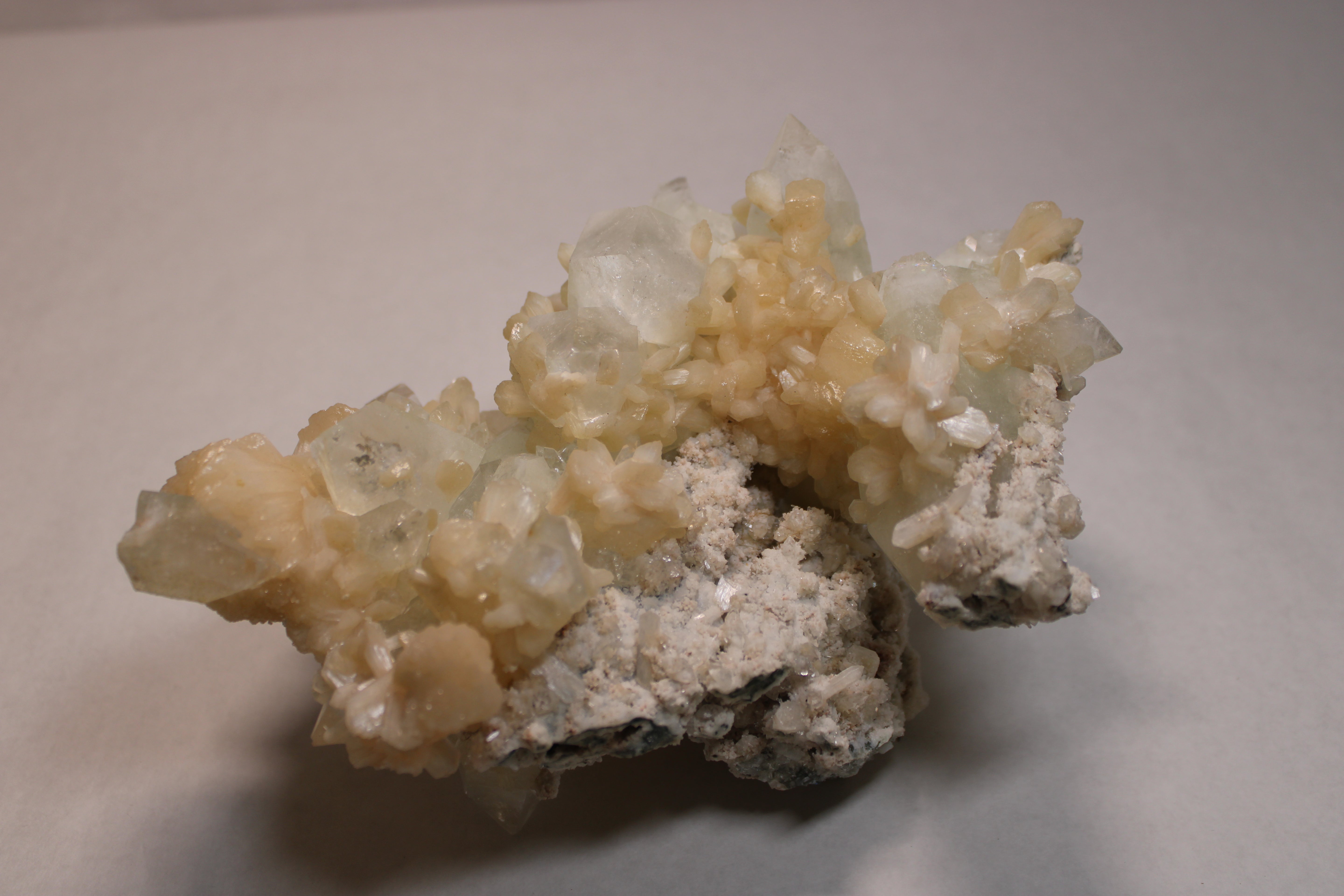 Apophyllite à pointes biterminées (Inde) (Rare)