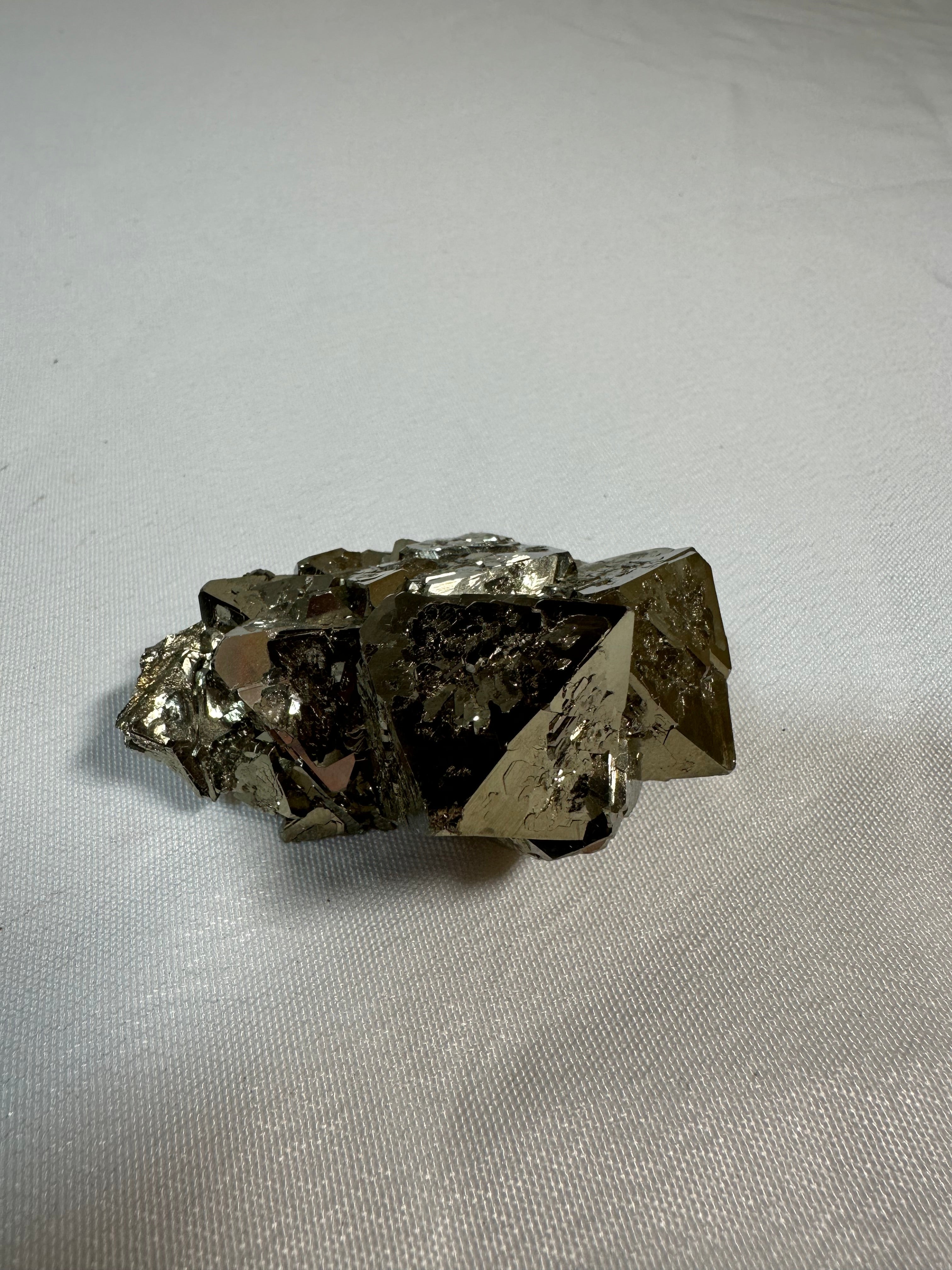 Structure pyramidale de pyrite