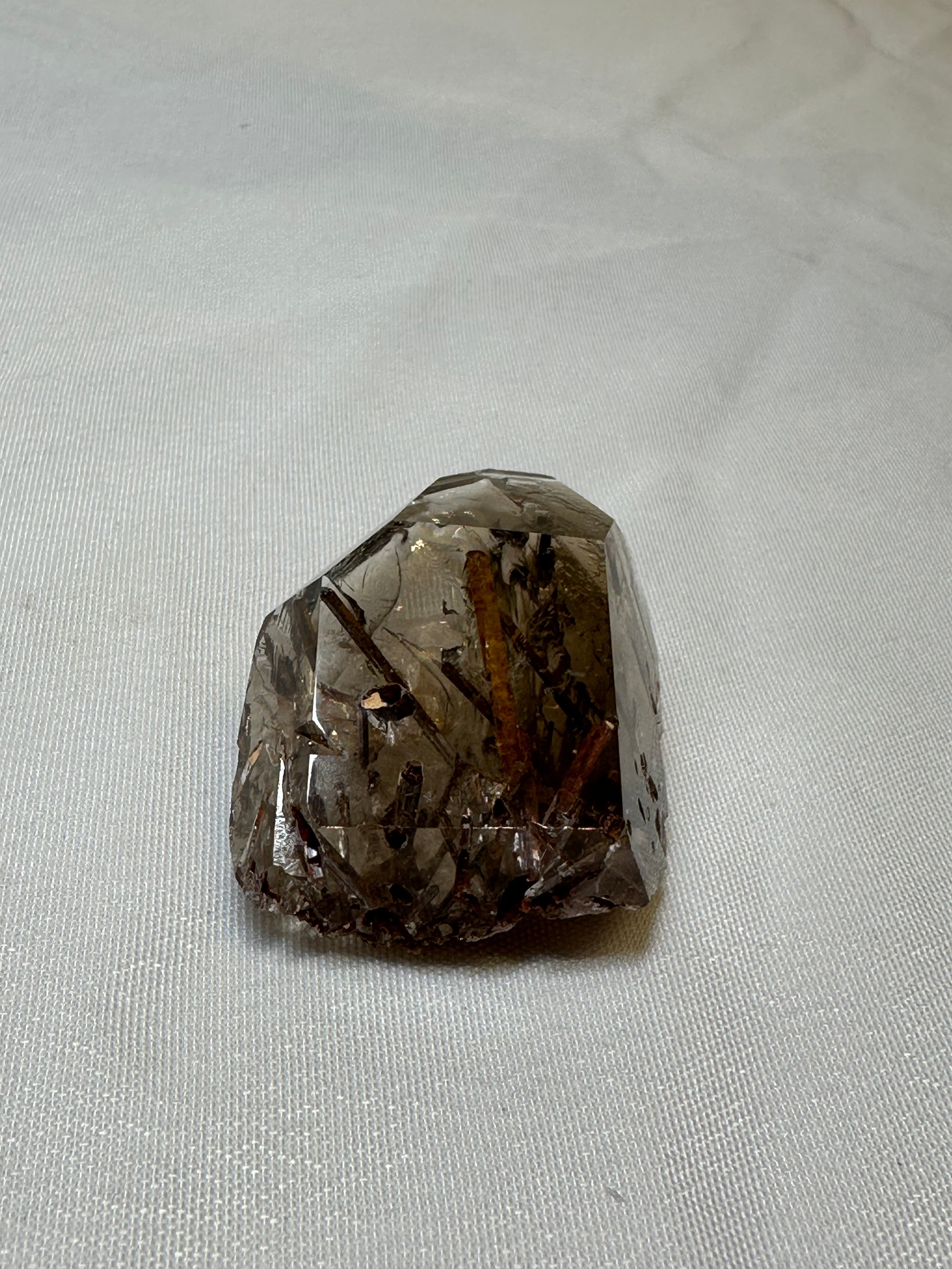 Cuarzo con inclusiones de epidotas